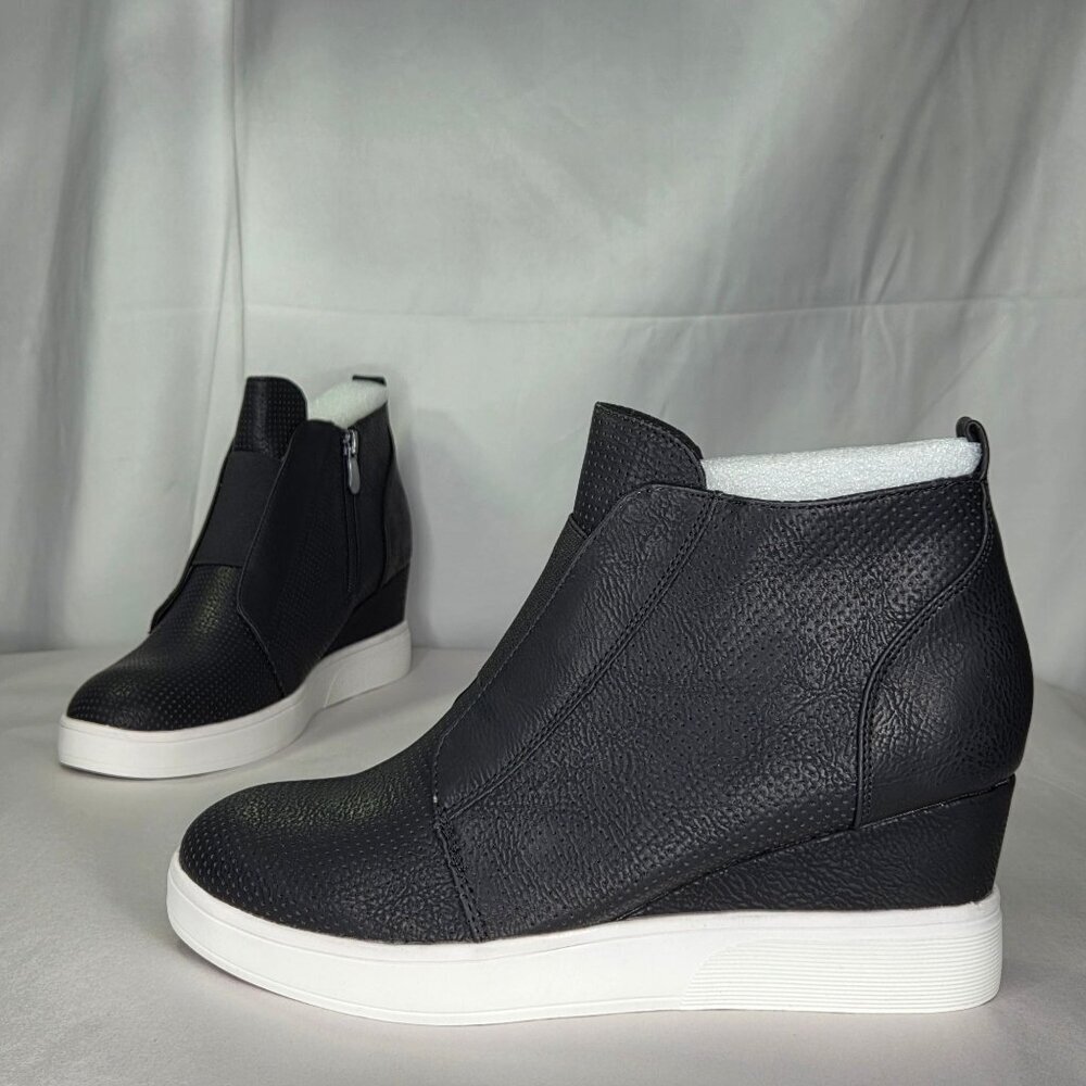 Journee Collection Clara Sneaker Wedge, Size: 10 M
